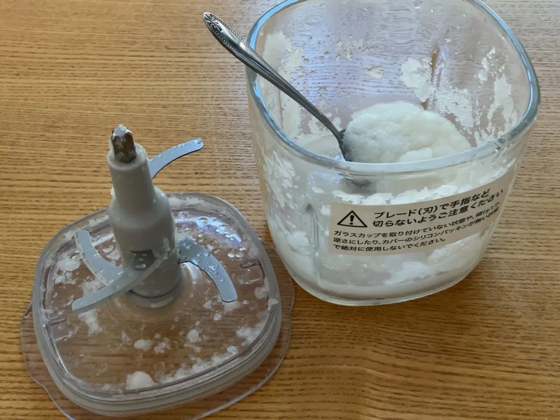スライサーで大根おろしを作ります