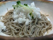 福籠（ふくろう）は富山県八尾産の蕎麦を使った石臼挽き十割蕎麦が魅力です